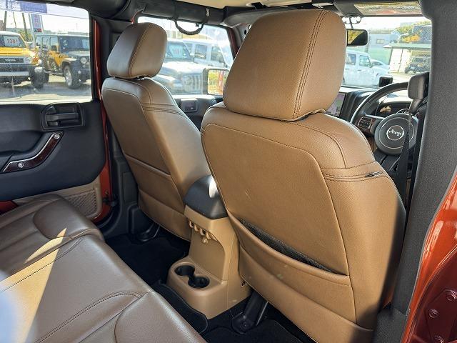 ジープ・ラングラーアンリミテッド サハラ　純正８型ナビＴＶ　ＡＬＰＩＮＥスピーカー　クルーズコントロール　革シート　リクライニングキット　ＸＴＲＥＭＥ－Ｊ１８インチアルミ　シートヒーター　サイドステップ　サイド・バックカメラ　ＢＴ接続　ＥＴＣ（43枚目）