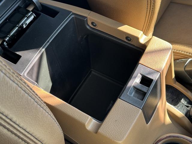 ジープ・ラングラーアンリミテッド サハラ　純正８型ナビＴＶ　ＡＬＰＩＮＥスピーカー　クルーズコントロール　革シート　リクライニングキット　ＸＴＲＥＭＥ－Ｊ１８インチアルミ　シートヒーター　サイドステップ　サイド・バックカメラ　ＢＴ接続　ＥＴＣ（63枚目）