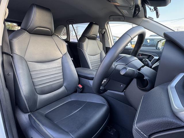 ＲＡＶ４ Ｇ　Ｚパッケージ　純正９型ディスプレイオーディオＴＶ　ＴＲＤフルエアロ　パノラミックビューモニター　レーダークルーズコントロール　クリアランスソナー　ブラインドスポットモニター　デジタルインナーミラー　電動リアゲート（6枚目）