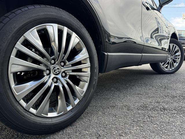 ハリアーハイブリッド Ｚ　レザーパッケージ　ＪＢＬスピーカー　１２．３型ナビＴＶ　パノラミックビューモニター　黒革　シートヒーター・クーラー　ブラインドスポットモニター　クリアランスソナー　ヘッドアップディスプレイ　電動リアゲート　ＬＥＤヘッド（19枚目）