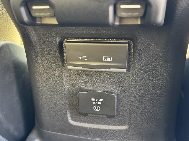 ジープ・ラングラーアンリミテッド サハラ　ＡｐｐｌｅＣａｒＰｌａｙ　ＡＬＰＩＮＥスピーカー　レーダークルーズコントロール　ブラインドスポットモニター　クリアランスソナー　革シート　シートヒーター　フロント・サイド・バックカメラ　ＡＣ１００Ｖ（9枚目）