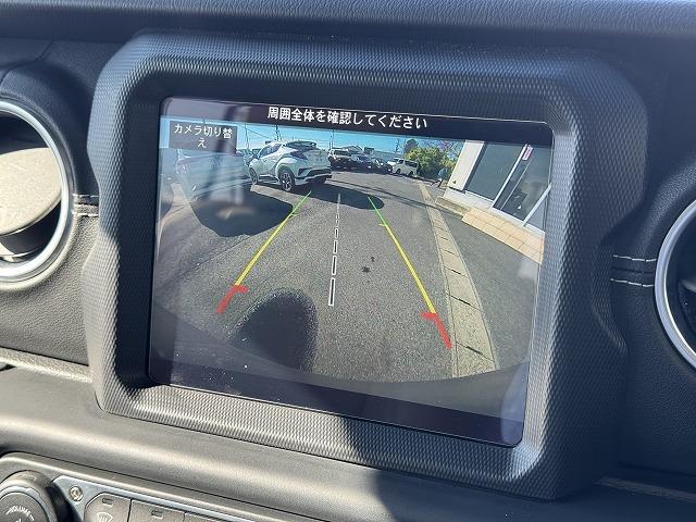 ジープ・ラングラーアンリミテッド サハラ　ＡｐｐｌｅＣａｒＰｌａｙ　ＡＬＰＩＮＥスピーカー　レーダークルーズコントロール　ブラインドスポットモニター　クリアランスソナー　革シート　シートヒーター　フロント・サイド・バックカメラ　ＡＣ１００Ｖ（13枚目）