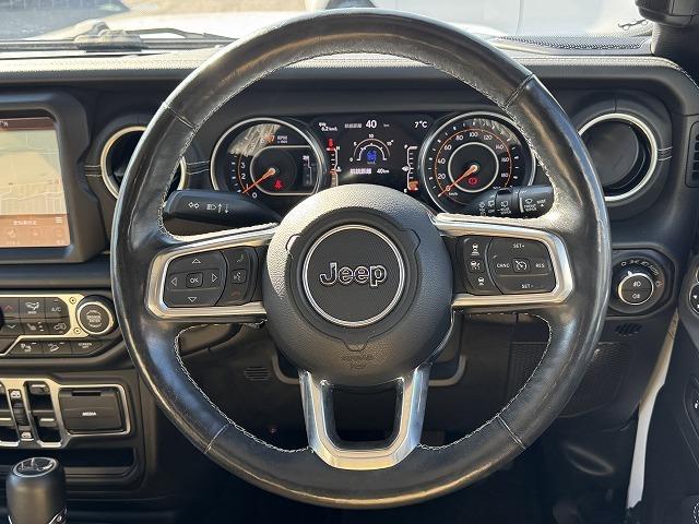 ジープ・ラングラーアンリミテッド サハラ　ＡｐｐｌｅＣａｒＰｌａｙ　ＡＬＰＩＮＥスピーカー　レーダークルーズコントロール　ブラインドスポットモニター　クリアランスソナー　革シート　シートヒーター　フロント・サイド・バックカメラ　ＡＣ１００Ｖ（15枚目）