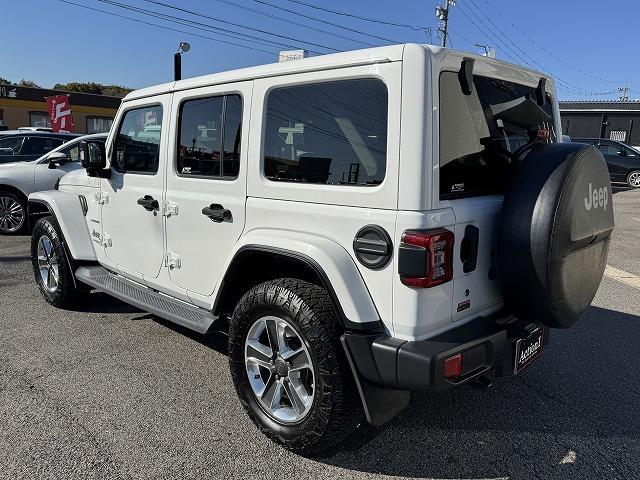 ジープ・ラングラーアンリミテッド サハラ　ＡｐｐｌｅＣａｒＰｌａｙ　ＡＬＰＩＮＥスピーカー　レーダークルーズコントロール　ブラインドスポットモニター　クリアランスソナー　革シート　シートヒーター　フロント・サイド・バックカメラ　ＡＣ１００Ｖ（26枚目）