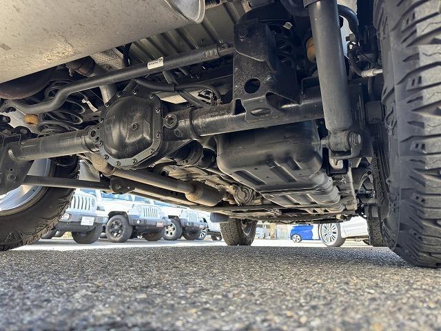 ジープ・ラングラーアンリミテッド サハラ　ＡｐｐｌｅＣａｒＰｌａｙ　ＡＬＰＩＮＥスピーカー　レーダークルーズコントロール　ブラインドスポットモニター　クリアランスソナー　革シート　シートヒーター　フロント・サイド・バックカメラ　ＡＣ１００Ｖ（35枚目）