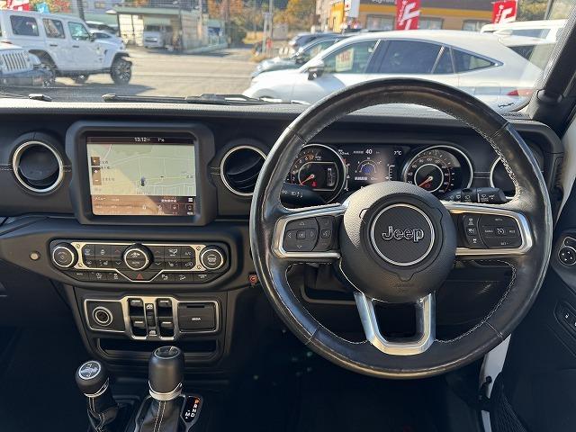 ジープ・ラングラーアンリミテッド サハラ　ＡｐｐｌｅＣａｒＰｌａｙ　ＡＬＰＩＮＥスピーカー　レーダークルーズコントロール　ブラインドスポットモニター　クリアランスソナー　革シート　シートヒーター　フロント・サイド・バックカメラ　ＡＣ１００Ｖ（44枚目）