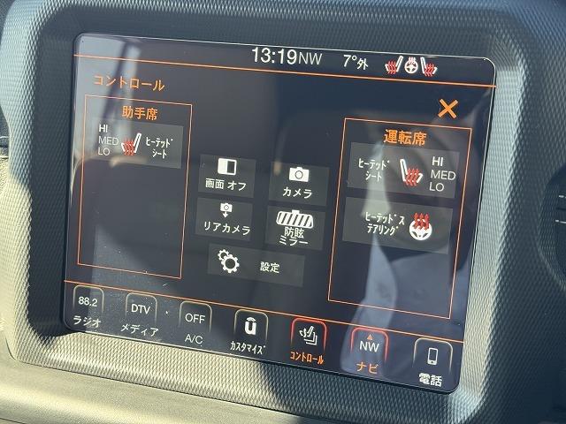 ジープ・ラングラーアンリミテッド サハラ　ＡｐｐｌｅＣａｒＰｌａｙ　ＡＬＰＩＮＥスピーカー　レーダークルーズコントロール　ブラインドスポットモニター　クリアランスソナー　革シート　シートヒーター　フロント・サイド・バックカメラ　ＡＣ１００Ｖ（46枚目）
