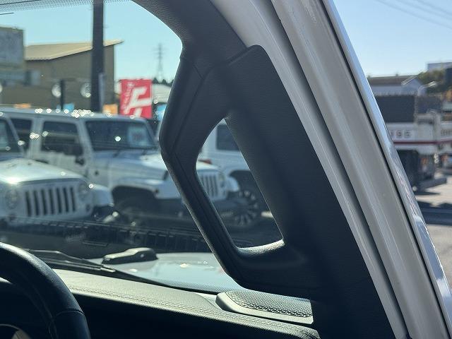 ジープ・ラングラーアンリミテッド サハラ　ＡｐｐｌｅＣａｒＰｌａｙ　ＡＬＰＩＮＥスピーカー　レーダークルーズコントロール　ブラインドスポットモニター　クリアランスソナー　革シート　シートヒーター　フロント・サイド・バックカメラ　ＡＣ１００Ｖ（52枚目）