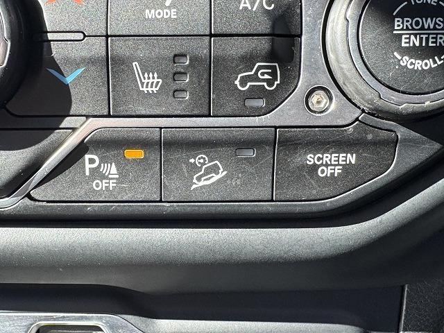 ジープ・ラングラーアンリミテッド サハラ　ＡｐｐｌｅＣａｒＰｌａｙ　ＡＬＰＩＮＥスピーカー　レーダークルーズコントロール　ブラインドスポットモニター　クリアランスソナー　革シート　シートヒーター　フロント・サイド・バックカメラ　ＡＣ１００Ｖ（58枚目）