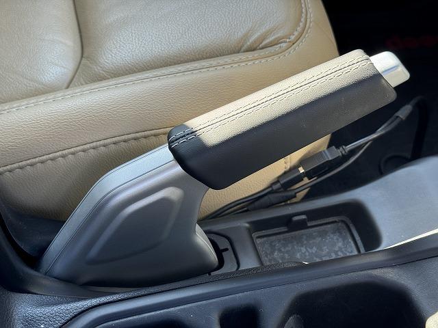 ジープ・ラングラーアンリミテッド サハラ　ＡｐｐｌｅＣａｒＰｌａｙ　ＡＬＰＩＮＥスピーカー　レーダークルーズコントロール　ブラインドスポットモニター　クリアランスソナー　革シート　シートヒーター　フロント・サイド・バックカメラ　ＡＣ１００Ｖ（62枚目）