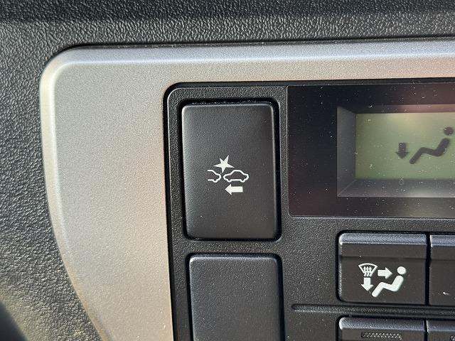 ハイエースバン セーフティセンス ベットキット フルエアロ VALENTIテール FEGGARIボンネットグリル ESSEX16インチアルミ 社外専用ナビTV 両側電動スライド フリップダウンモニター ローダウン(3枚目)