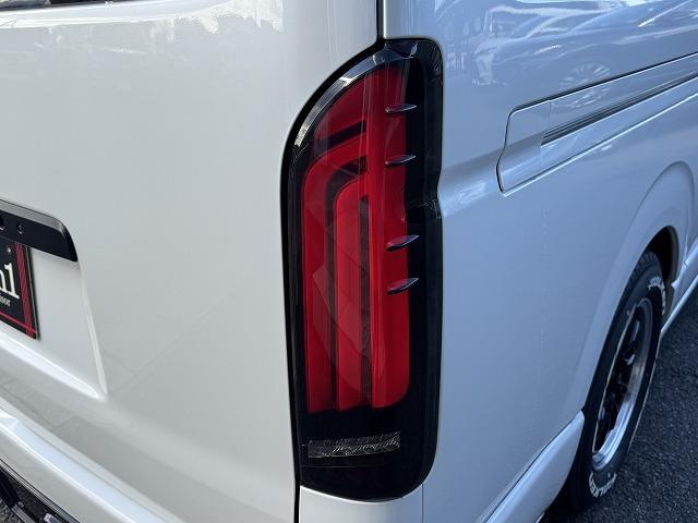 ハイエースバン セーフティセンス ベットキット フルエアロ VALENTIテール FEGGARIボンネットグリル ESSEX16インチアルミ 社外専用ナビTV 両側電動スライド フリップダウンモニター ローダウン(9枚目)