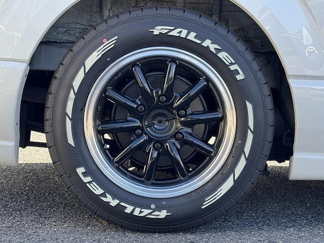 ハイエースバン セーフティセンス ベットキット フルエアロ VALENTIテール FEGGARIボンネットグリル ESSEX16インチアルミ 社外専用ナビTV 両側電動スライド フリップダウンモニター ローダウン(31枚目)
