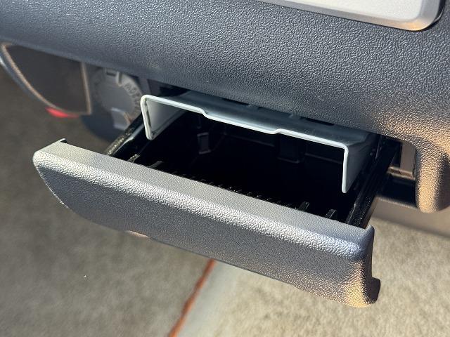 ハイエースバン セーフティセンス ベットキット フルエアロ VALENTIテール FEGGARIボンネットグリル ESSEX16インチアルミ 社外専用ナビTV 両側電動スライド フリップダウンモニター ローダウン(55枚目)