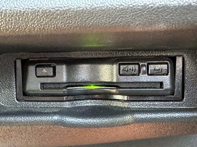 ハイエースバン セーフティセンス ベットキット フルエアロ VALENTIテール FEGGARIボンネットグリル ESSEX16インチアルミ 社外専用ナビTV 両側電動スライド フリップダウンモニター ローダウン(59枚目)