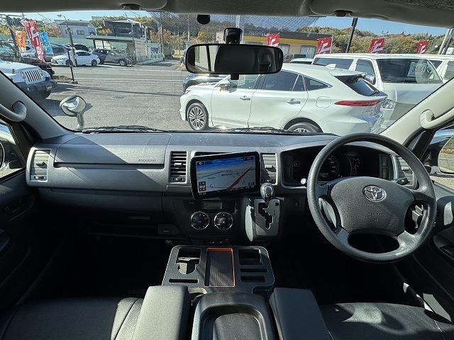 ハイエースバン ロングスーパーGL 社外9型フローティングナビTV ベットキット バックカメラ 両側電動スライドドア AC100V電源 社外テール Wエアバック 社外15インチアルミ HIDヘッド オートライト オートエアコン ETC(2枚目)