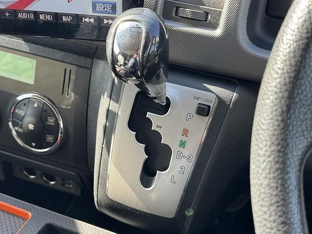 ハイエースバン ロングスーパーGL 社外9型フローティングナビTV ベットキット バックカメラ 両側電動スライドドア AC100V電源 社外テール Wエアバック 社外15インチアルミ HIDヘッド オートライト オートエアコン ETC(56枚目)