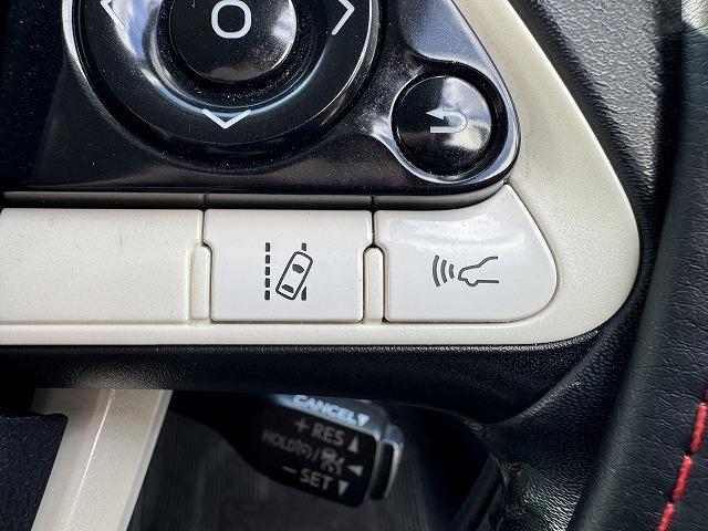 プリウス S トヨタセーフティセンス レーダークルーズコントロール デジタルインナーミラー 純正ナビ LEDヘッド オートマチックハイビーム ステアリングスイッチ スマートキー 純正15インチアルミ ETC(3枚目)