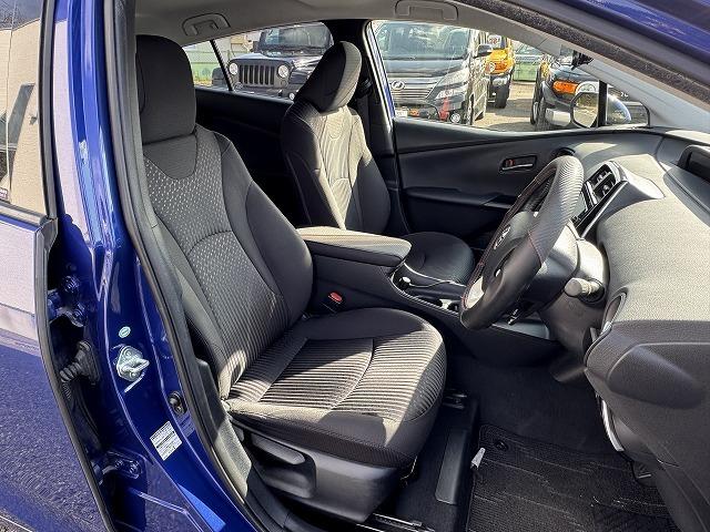 プリウス S トヨタセーフティセンス レーダークルーズコントロール デジタルインナーミラー 純正ナビ LEDヘッド オートマチックハイビーム ステアリングスイッチ スマートキー 純正15インチアルミ ETC(6枚目)