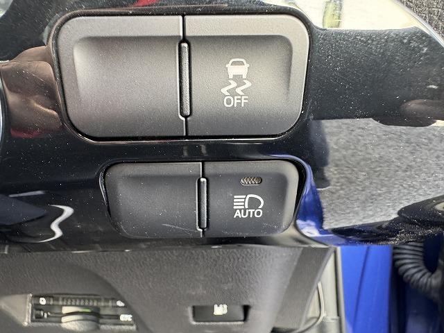 プリウス S トヨタセーフティセンス レーダークルーズコントロール デジタルインナーミラー 純正ナビ LEDヘッド オートマチックハイビーム ステアリングスイッチ スマートキー 純正15インチアルミ ETC(10枚目)