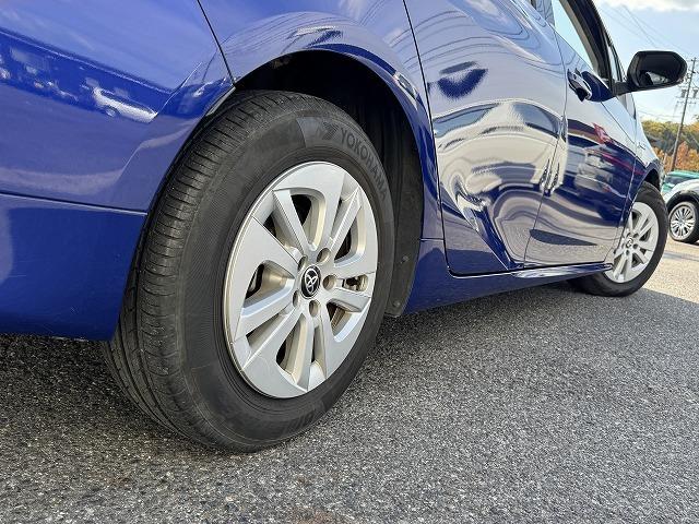 プリウス S トヨタセーフティセンス レーダークルーズコントロール デジタルインナーミラー 純正ナビ LEDヘッド オートマチックハイビーム ステアリングスイッチ スマートキー 純正15インチアルミ ETC(19枚目)