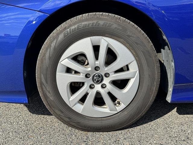 プリウス S トヨタセーフティセンス レーダークルーズコントロール デジタルインナーミラー 純正ナビ LEDヘッド オートマチックハイビーム ステアリングスイッチ スマートキー 純正15インチアルミ ETC(30枚目)