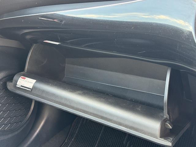 プリウス S トヨタセーフティセンス レーダークルーズコントロール デジタルインナーミラー 純正ナビ LEDヘッド オートマチックハイビーム ステアリングスイッチ スマートキー 純正15インチアルミ ETC(52枚目)