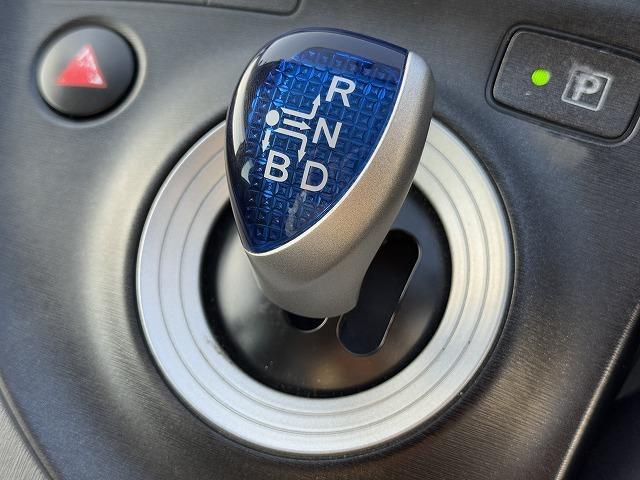 プリウス S 純正ナビTV バックカメラ スマートキー プッシュスタート ヘッドライトレベライザー ETC Bluetooth接続 CD/DVD再生 ステアリングスイッチ 純正15インチアルミ プロジェクターヘッド(10枚目)