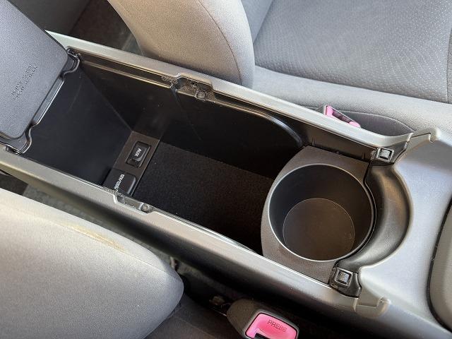 プリウス S 純正ナビTV バックカメラ スマートキー プッシュスタート ヘッドライトレベライザー ETC Bluetooth接続 CD/DVD再生 ステアリングスイッチ 純正15インチアルミ プロジェクターヘッド(16枚目)