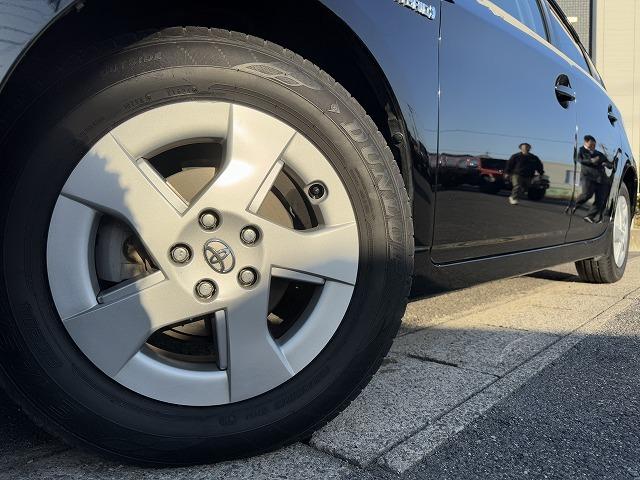 プリウス S 純正ナビTV バックカメラ スマートキー プッシュスタート ヘッドライトレベライザー ETC Bluetooth接続 CD/DVD再生 ステアリングスイッチ 純正15インチアルミ プロジェクターヘッド(28枚目)