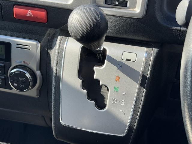 ハイエースバン ロングスーパーGL 純正ナビTV バックカメラ AC100V電源 ルーフキャリア 両側スライドドア スマートキー プッシュスタート オートライト ヘッドライトレベライザー Bluetooth接続 CD/DVD再生 ETC(14枚目)