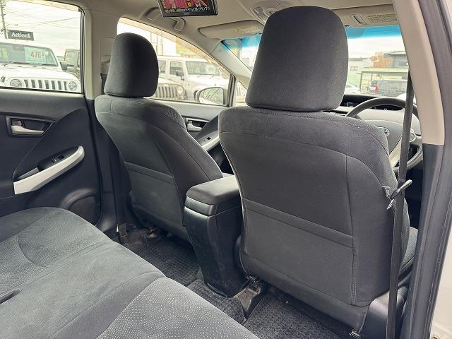 プリウス Ｓ　フリップダウンモニター　純正ＳＤナビＴＶ　ステアリングスイッチ　スマートキー　ＨＩＤヘッド　オートライト　バックカメラ　Ｂｌｕｅｔｏｏｔｈ接続　ＣＤ／ＤＶＤ再生　ＥＴＣ　純正１５インチアルミホイール（38枚目）