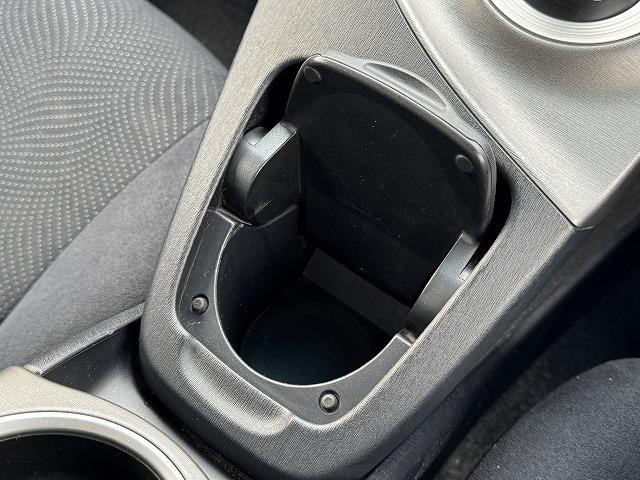 プリウス Ｓ　フリップダウンモニター　純正ＳＤナビＴＶ　ステアリングスイッチ　スマートキー　ＨＩＤヘッド　オートライト　バックカメラ　Ｂｌｕｅｔｏｏｔｈ接続　ＣＤ／ＤＶＤ再生　ＥＴＣ　純正１５インチアルミホイール（52枚目）