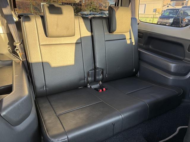 �y�Z�J���h�V�[�g�z�̓��N���C�j���O�\�ł��났�̋�ԁB��l��l������Ă��\���ȃX�y�[�X���m�ۂ���Ă���܂��B