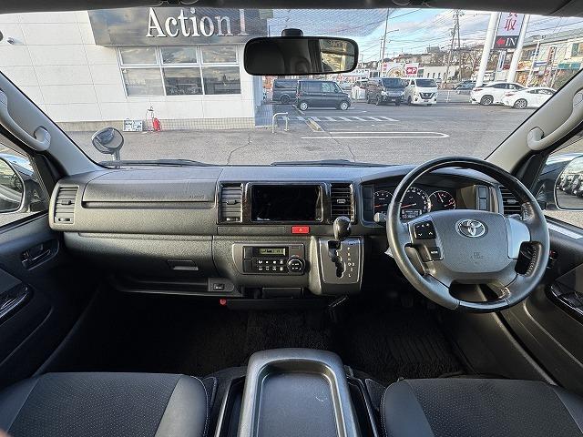 レジアスエースバン スーパーＧＬ　ダークプライム　両側電動スライドドア　ＡＣ１００Ｖ電源　ＬＥＤヘッド　ハーフレザーシート　スマートキー　プッシュスタート　社外テール　ステアリングスイッチ　Ｗエアバック　オートライト　革巻きウッドコンビステアリング（2枚目）