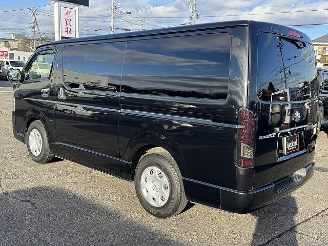 レジアスエースバン スーパーＧＬ　ダークプライム　両側電動スライドドア　ＡＣ１００Ｖ電源　ＬＥＤヘッド　ハーフレザーシート　スマートキー　プッシュスタート　社外テール　ステアリングスイッチ　Ｗエアバック　オートライト　革巻きウッドコンビステアリング（26枚目）