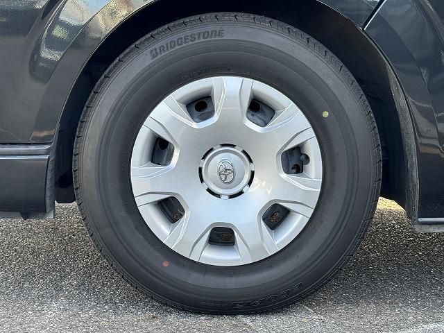 レジアスエースバン スーパーＧＬ　ダークプライム　両側電動スライドドア　ＡＣ１００Ｖ電源　ＬＥＤヘッド　ハーフレザーシート　スマートキー　プッシュスタート　社外テール　ステアリングスイッチ　Ｗエアバック　オートライト　革巻きウッドコンビステアリング（29枚目）