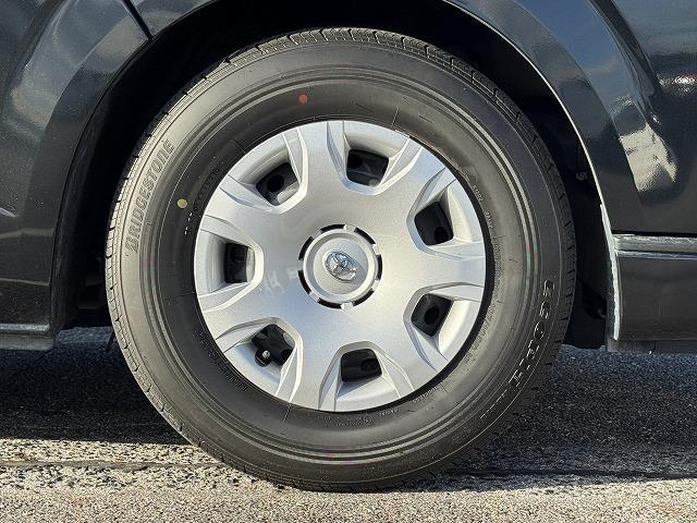 レジアスエースバン スーパーＧＬ　ダークプライム　両側電動スライドドア　ＡＣ１００Ｖ電源　ＬＥＤヘッド　ハーフレザーシート　スマートキー　プッシュスタート　社外テール　ステアリングスイッチ　Ｗエアバック　オートライト　革巻きウッドコンビステアリング（32枚目）