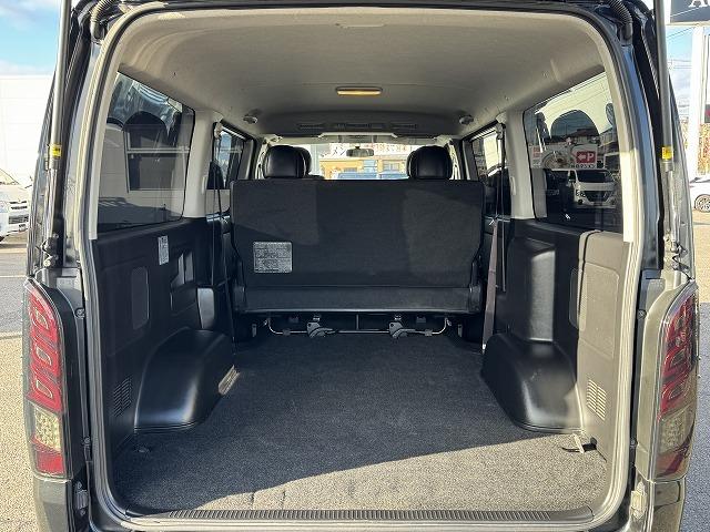 レジアスエースバン スーパーＧＬ　ダークプライム　両側電動スライドドア　ＡＣ１００Ｖ電源　ＬＥＤヘッド　ハーフレザーシート　スマートキー　プッシュスタート　社外テール　ステアリングスイッチ　Ｗエアバック　オートライト　革巻きウッドコンビステアリング（37枚目）