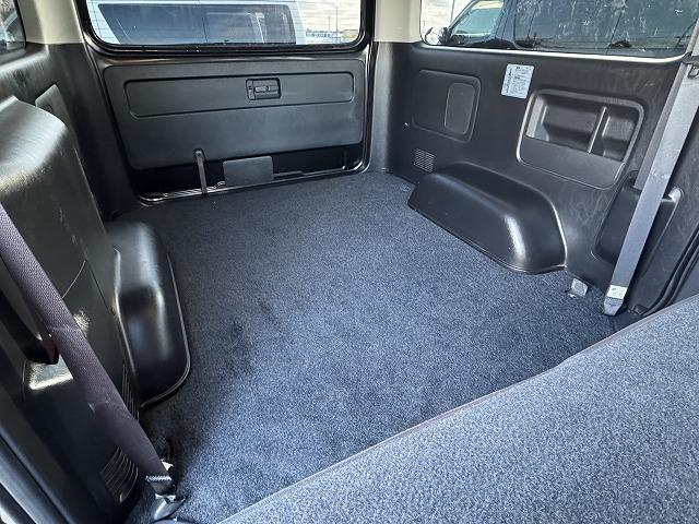 レジアスエースバン スーパーＧＬ　ダークプライム　両側電動スライドドア　ＡＣ１００Ｖ電源　ＬＥＤヘッド　ハーフレザーシート　スマートキー　プッシュスタート　社外テール　ステアリングスイッチ　Ｗエアバック　オートライト　革巻きウッドコンビステアリング（38枚目）