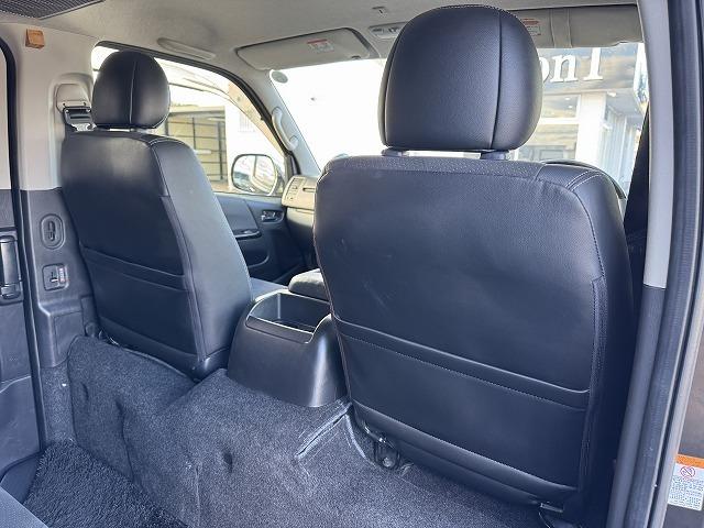 レジアスエースバン スーパーＧＬ　ダークプライム　両側電動スライドドア　ＡＣ１００Ｖ電源　ＬＥＤヘッド　ハーフレザーシート　スマートキー　プッシュスタート　社外テール　ステアリングスイッチ　Ｗエアバック　オートライト　革巻きウッドコンビステアリング（39枚目）