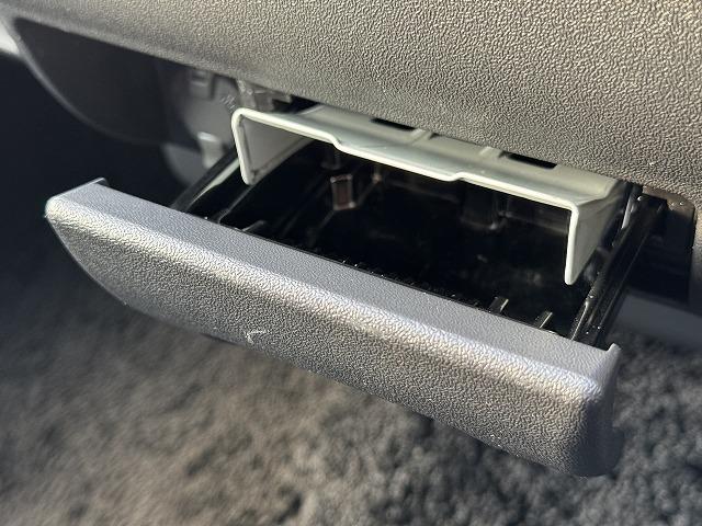 レジアスエースバン スーパーＧＬ　ダークプライム　両側電動スライドドア　ＡＣ１００Ｖ電源　ＬＥＤヘッド　ハーフレザーシート　スマートキー　プッシュスタート　社外テール　ステアリングスイッチ　Ｗエアバック　オートライト　革巻きウッドコンビステアリング（43枚目）