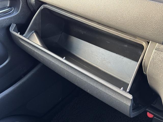 レジアスエースバン スーパーＧＬ　ダークプライム　両側電動スライドドア　ＡＣ１００Ｖ電源　ＬＥＤヘッド　ハーフレザーシート　スマートキー　プッシュスタート　社外テール　ステアリングスイッチ　Ｗエアバック　オートライト　革巻きウッドコンビステアリング（44枚目）