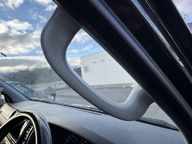 レジアスエースバン スーパーＧＬ　ダークプライム　両側電動スライドドア　ＡＣ１００Ｖ電源　ＬＥＤヘッド　ハーフレザーシート　スマートキー　プッシュスタート　社外テール　ステアリングスイッチ　Ｗエアバック　オートライト　革巻きウッドコンビステアリング（49枚目）