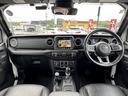 ジープ・ラングラーアンリミテッド サハラ　１オーナー　ＪＥＰＰＥＳＥＮ４本出しマフラー　ＪＥＰＰＥＳＥＮ１７インチアルミ　ＡＬＰＩＮＥスピーカー　レーダークルーズ　本革シート　シートヒーター　サイドステップ　ＡＣ１００Ｖ電源　ＬＥＤヘッド（2枚目）