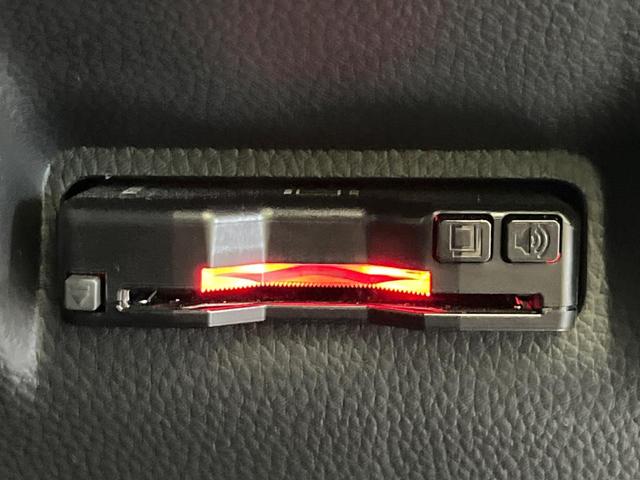 ステップワゴン ｅ：ＨＥＶスパーダ　プレミアムライン　禁煙車　純正９型ナビ　全周囲カメラ　衝突軽減　ＥＴＣ　Ｂｌｕｅｔｏｏｔｈ再生　両側電動スライドドア　パワーバックドア　ＢＳＭ　シートヒーター（前席中列）　オットマン　パドルシフト　シートバックテーブル（5枚目）