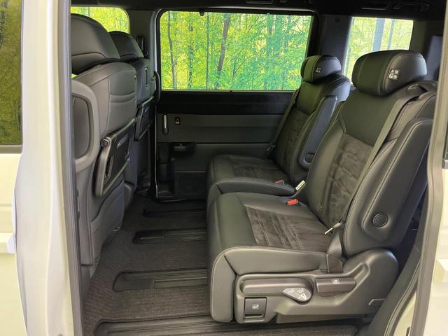 ステップワゴン ｅ：ＨＥＶスパーダ　プレミアムライン　禁煙車　純正９型ナビ　全周囲カメラ　衝突軽減　ＥＴＣ　Ｂｌｕｅｔｏｏｔｈ再生　両側電動スライドドア　パワーバックドア　ＢＳＭ　シートヒーター（前席中列）　オットマン　パドルシフト　シートバックテーブル（21枚目）