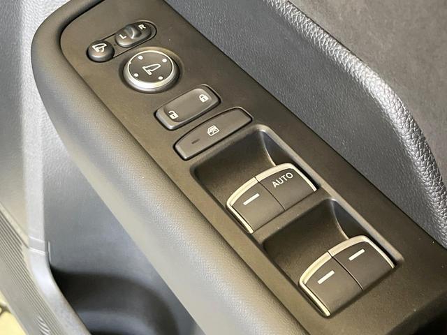 ステップワゴン ｅ：ＨＥＶスパーダ　プレミアムライン　禁煙車　純正９型ナビ　全周囲カメラ　衝突軽減　ＥＴＣ　Ｂｌｕｅｔｏｏｔｈ再生　両側電動スライドドア　パワーバックドア　ＢＳＭ　シートヒーター（前席中列）　オットマン　パドルシフト　シートバックテーブル（39枚目）
