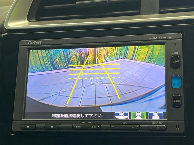 フィットハイブリッド Ｆパッケージ　コンフォートエディション　禁煙車　純正ＳＤナビ　バックカメラ　ＥＴＣ　シートヒーター　スマートキー　Ｂｌｕｔｏｏｔｈ接続　ＨＩＤヘッド　横滑り防止機能　オートエアコン　純正１５インチホイール　オートウィンドウ（4枚目）