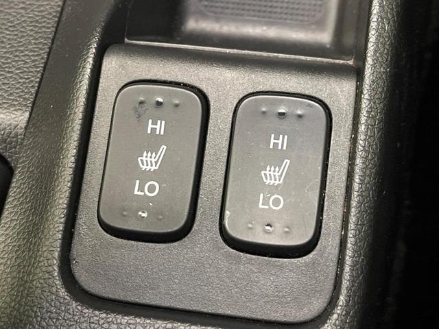 フィットハイブリッド Ｆパッケージ　コンフォートエディション　禁煙車　純正ＳＤナビ　バックカメラ　ＥＴＣ　シートヒーター　スマートキー　Ｂｌｕｔｏｏｔｈ接続　ＨＩＤヘッド　横滑り防止機能　オートエアコン　純正１５インチホイール　オートウィンドウ（5枚目）